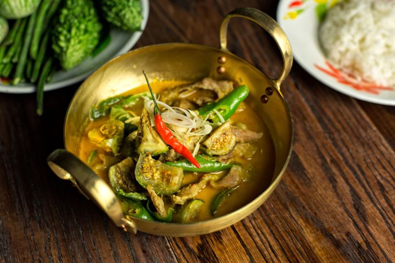 Dining-Qi-Thai-Grill-Restaurant-Fiery-Pork-Red-Tumeric-Curry