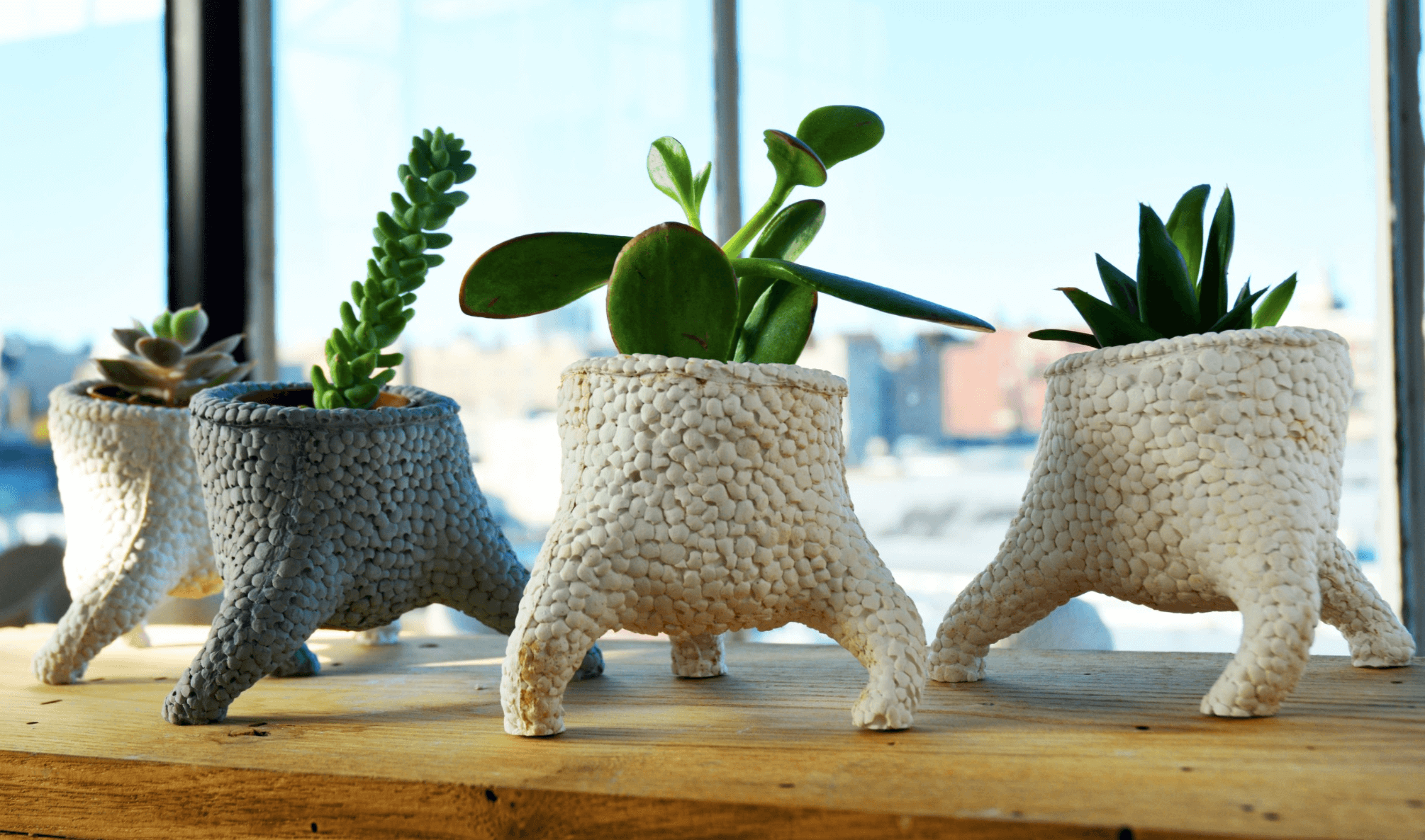 Shop-Home-and-Kids-Yes-Please-Sculptures-Vases-with-Legs