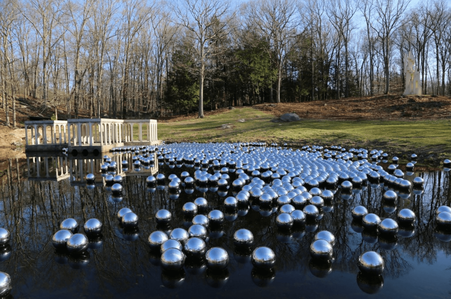 Curiosities-Insider-Interview-Gisela-Gueiros-The-Glass-House-Connecticut-by-Yayoi-Kusama