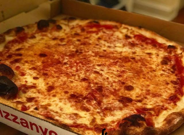 Dining-Italian-Restaurants-In-NYC-Joes-Pizza-Box