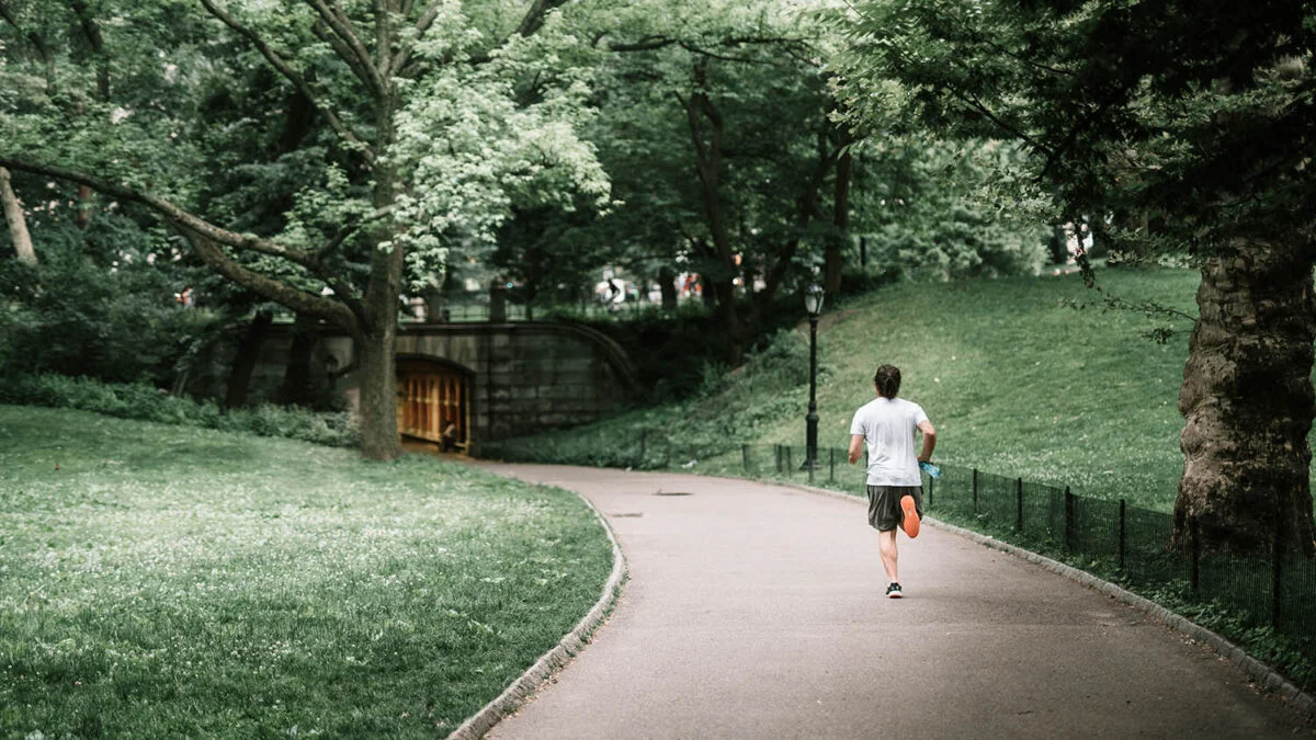 Man running in Central Park, Manhattan, New York - Behind the Scenes NYC