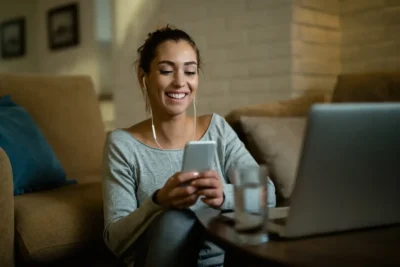 Woman moving to New york city in her new apartment with internet service